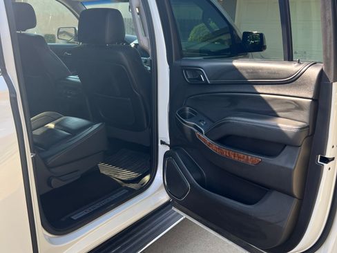 Used 2016 Chevrolet Suburban LTZ image 5