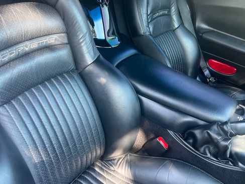 Used 2004 Chevrolet Corvette Convertible w/ Preferred Equipment Group image 29