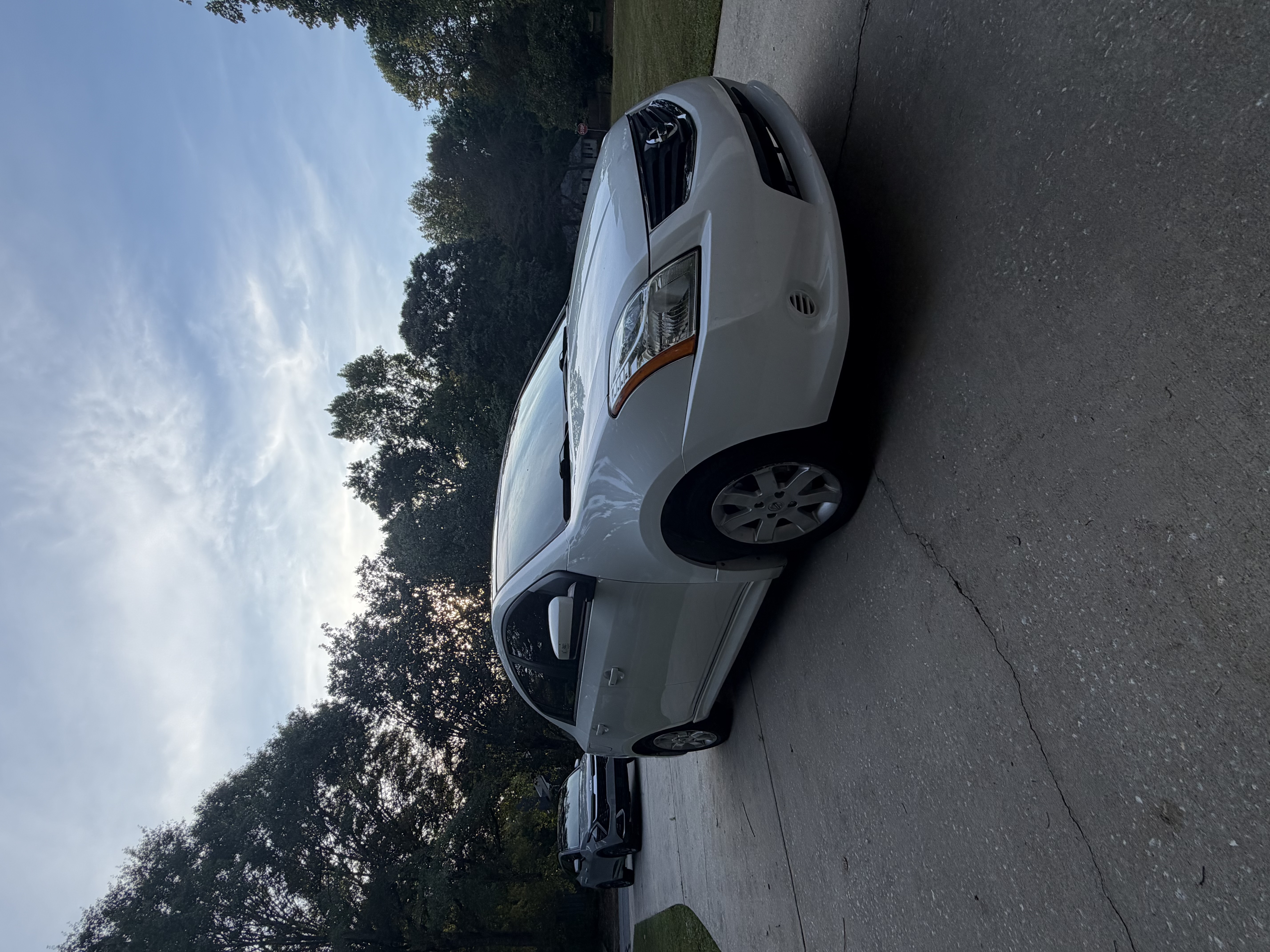 Used 2010 Nissan Sentra 2.0 SR w/ Convenience Pkg FWD image 9