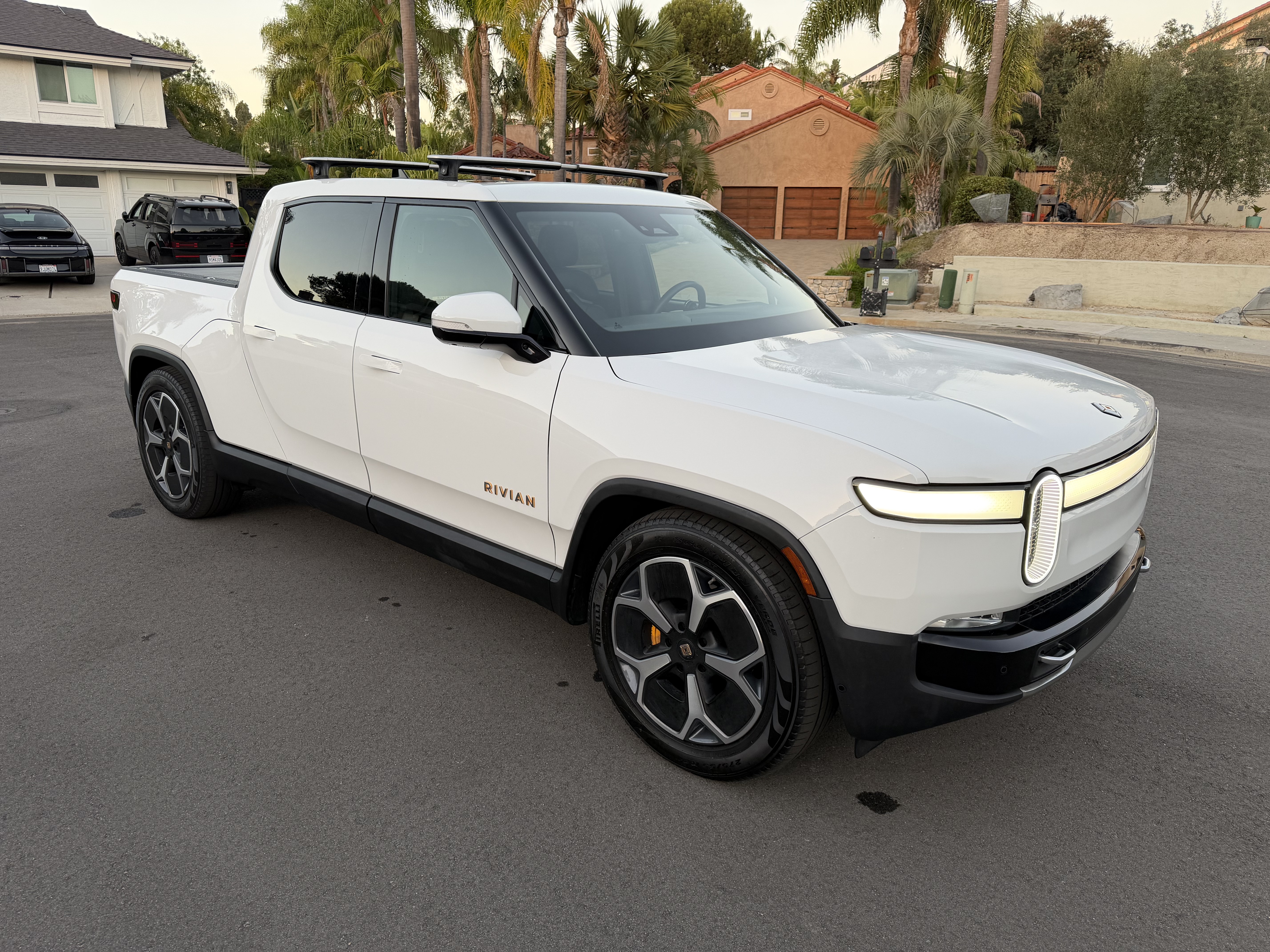 Used 2022 Rivian R1T Adventure AWD/4WD image 1