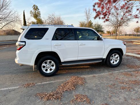 Used 2016 Toyota 4Runner SR5 Premium RWD image 4