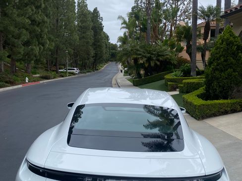 Used 2022 Porsche Taycan image 2