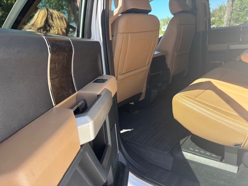 Used 2022 Ford F250 Lariat w/ Lariat Value Package AWD/4WD image 18