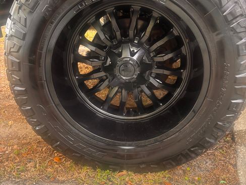 Used 2023 Ford F350 Lariat w/ Sport Appearance Package image 9