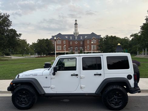 Used 2013 Jeep Wrangler Unlimited Sahara AWD/4WD image 1