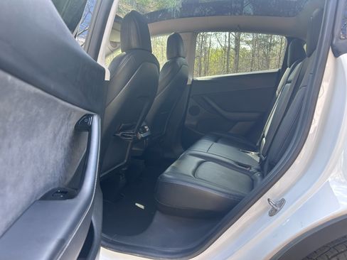 Used 2021 Tesla Model Y Long Range image 12