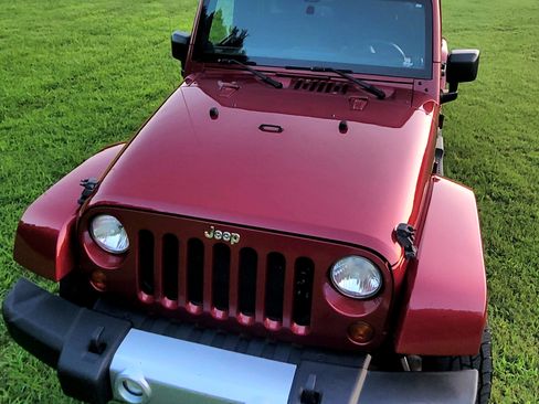 Used 2013 Jeep Wrangler Unlimited Sahara w/ Connectivity Group AWD/4WD image 20
