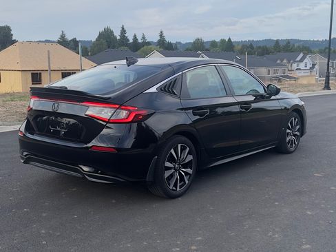 Used 2024 Honda Civic EX-L image 8