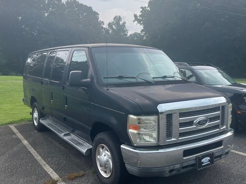 Used 2011 Ford E-350 and Econoline 350 XLT RWD image 2