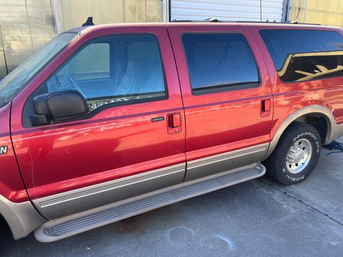 Used 2000 Ford Excursion Limited image 1
