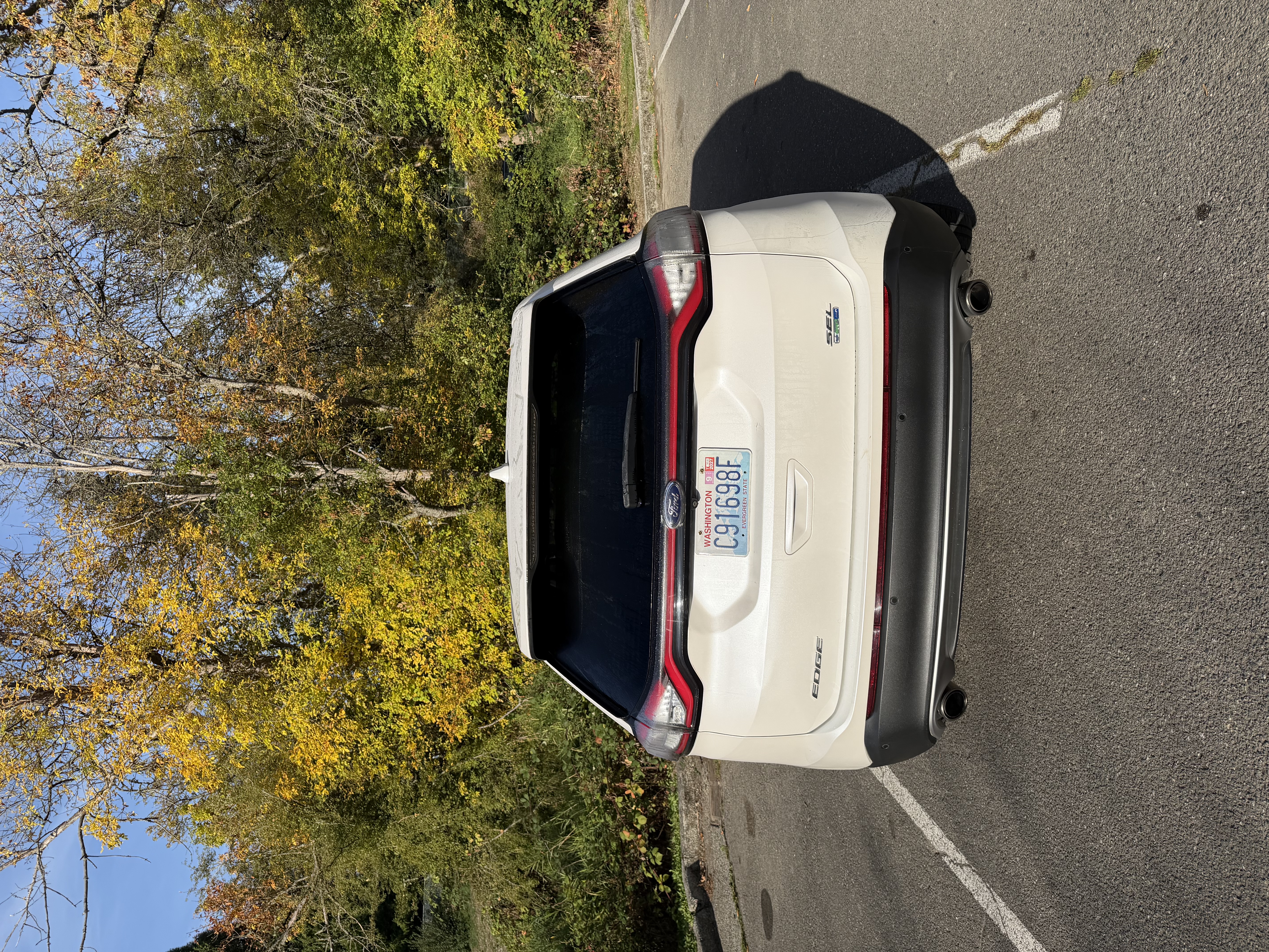 Used 2016 Ford Edge SEL w/ Equipment Group 201A AWD/4WD image 2