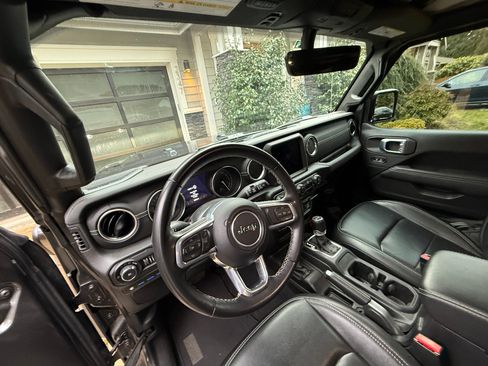 Used 2022 Jeep Wrangler Unlimited Sahara image 15