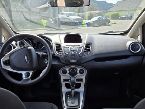 Used 2019 Ford Fiesta SE image 6