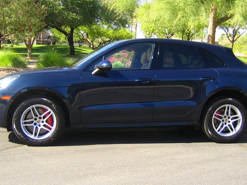 Used 2017 Porsche Macan Turbo AWD/4WD image 2