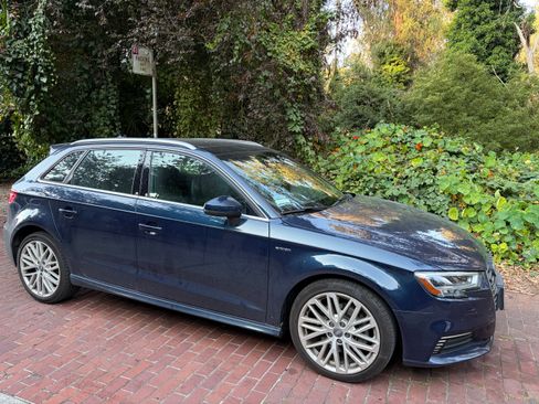 Used 2018 Audi A3 e-tron Premium Plus w/ Technology Package FWD image 2