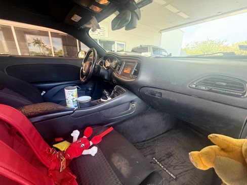 Used 2015 Dodge Challenger SXT image 8