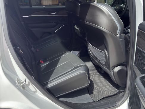 Used 2023 Jeep Grand Cherokee Overland w/ Adv Protech Group III image 9