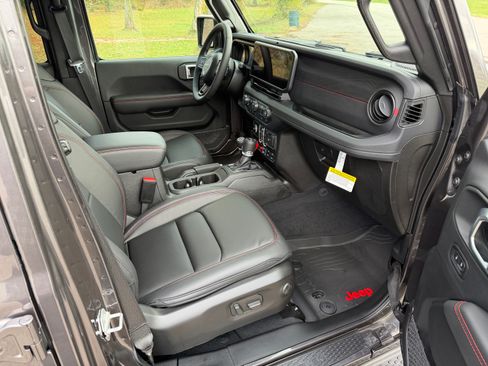 Used 2026 Jeep Wrangler Unlimited Rubicon image 21