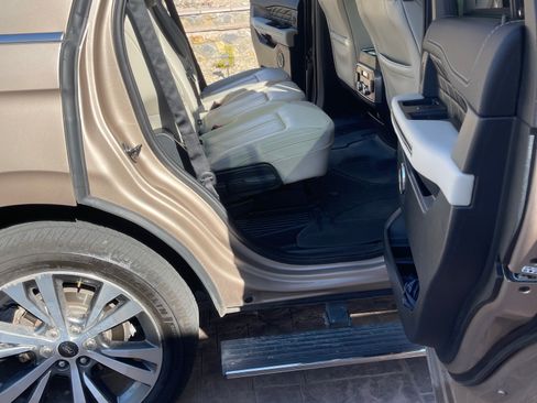 Used 2020 Ford Expedition Platinum AWD/4WD image 8