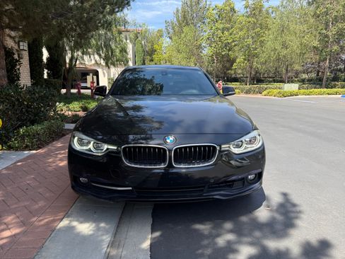 Used 2018 BMW 330i Sedan w/ Convenience Package RWD image 1