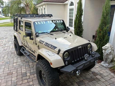 Used 2016 Jeep Wrangler Unlimited Sahara w/ Connectivity Group AWD/4WD image 10