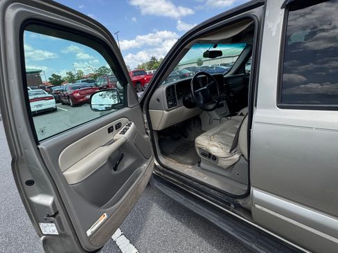 Used 2002 Chevrolet Suburban 2WD image 10