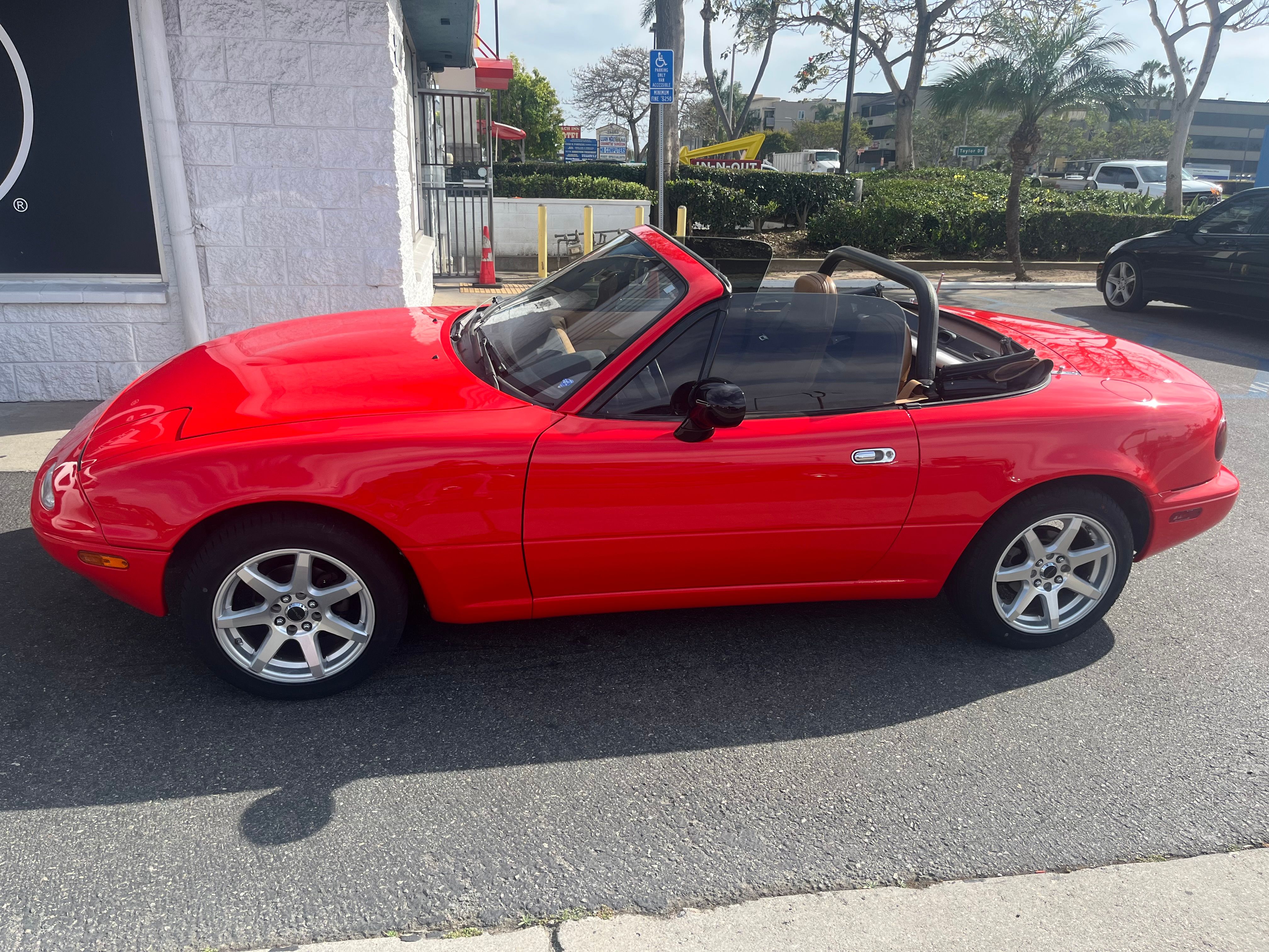 Used 1993 MAZDA MX-5 Miata RWD image 1