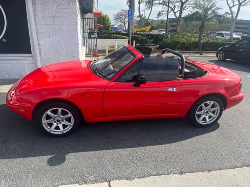 Used 1993 MAZDA MX-5 Miata RWD image 1