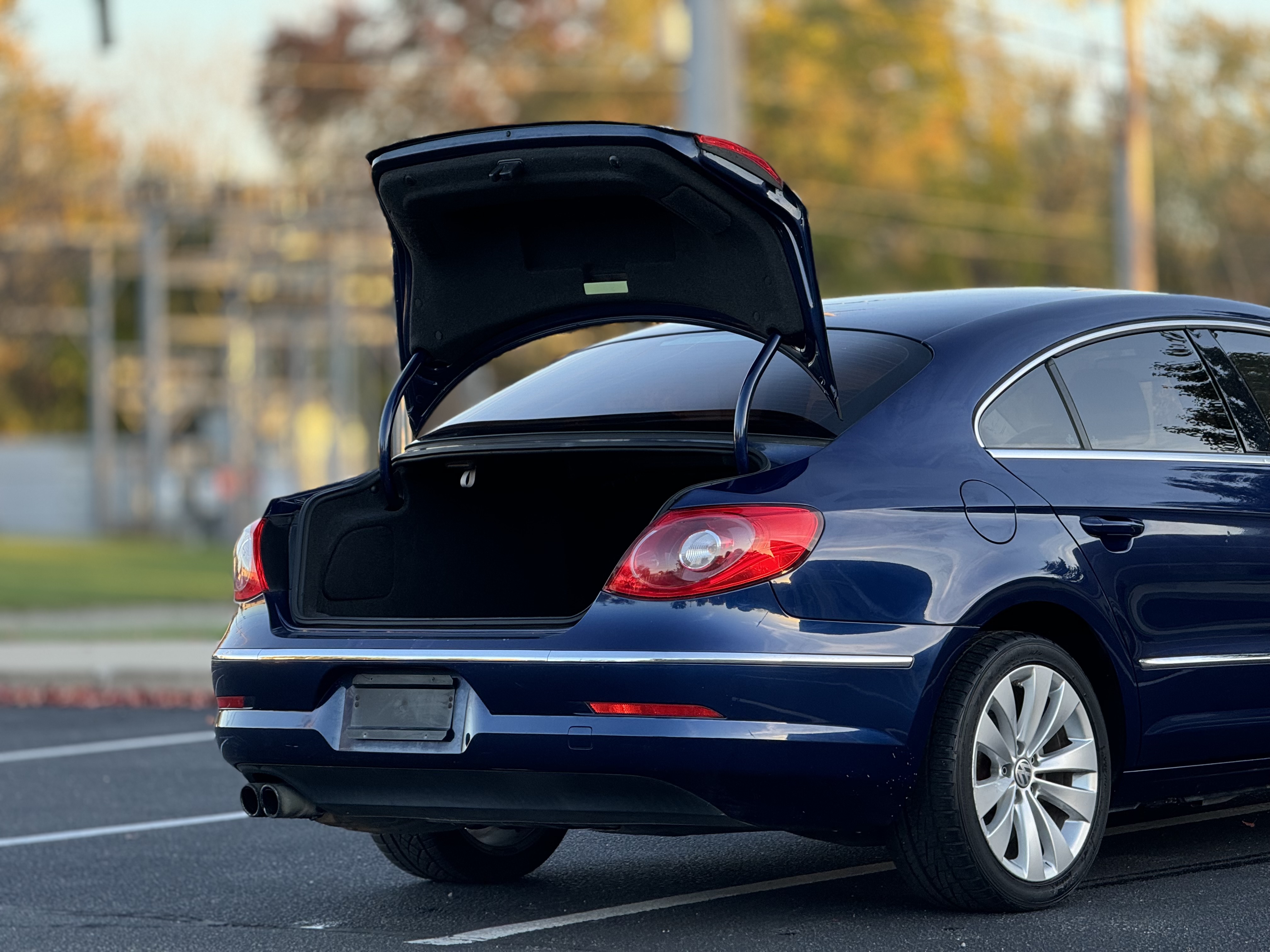 Used 2010 Volkswagen CC Sport FWD image 12