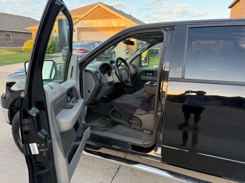 Used 2006 Ford F150 XLT image 2