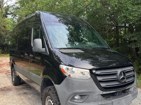 Used 2019 Mercedes-Benz Sprinter 2500 image 2