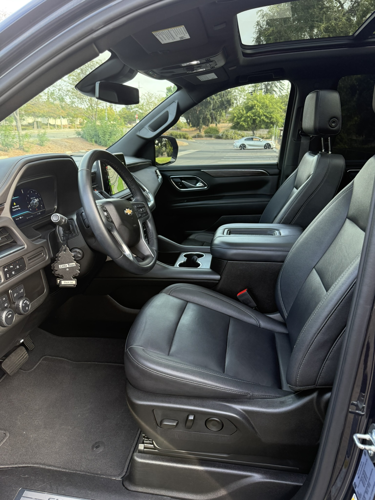Used 2023 Chevrolet Tahoe LT w/ LT Signature Plus Package AWD/4WD image 16