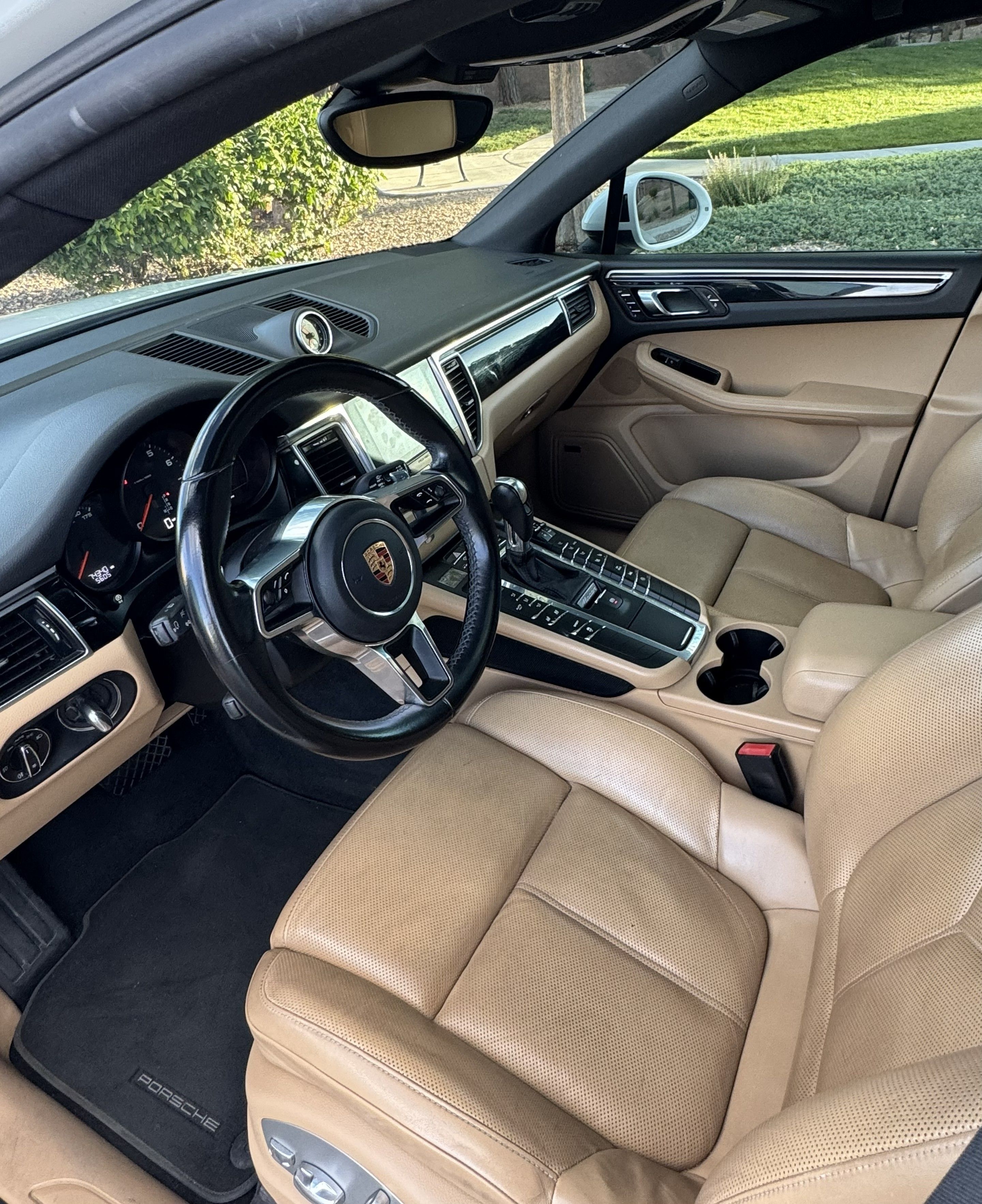 Used 2018 Porsche Macan Sport Edition AWD/4WD image 10