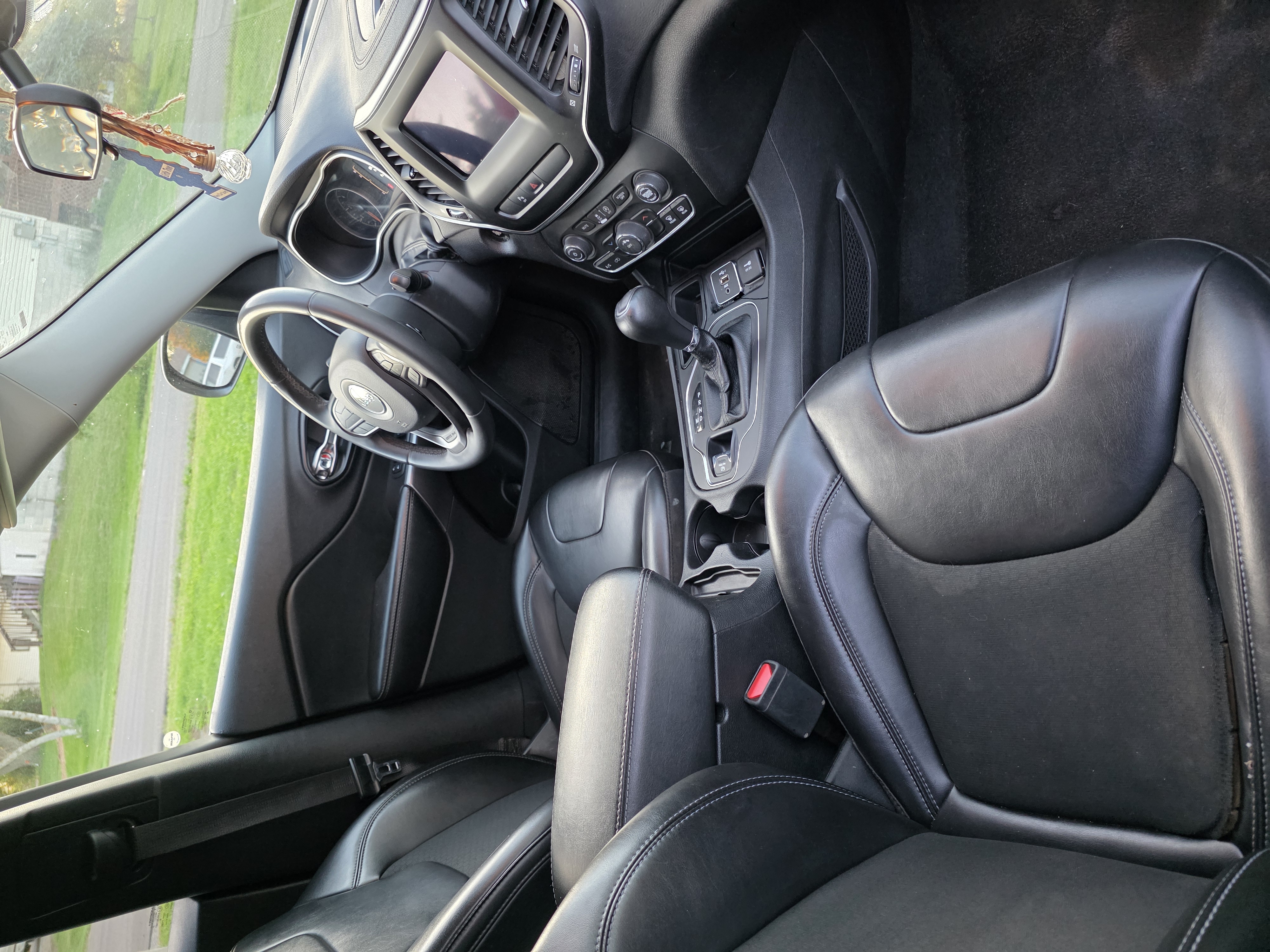 Used 2020 Jeep Cherokee Latitude Plus FWD image 6