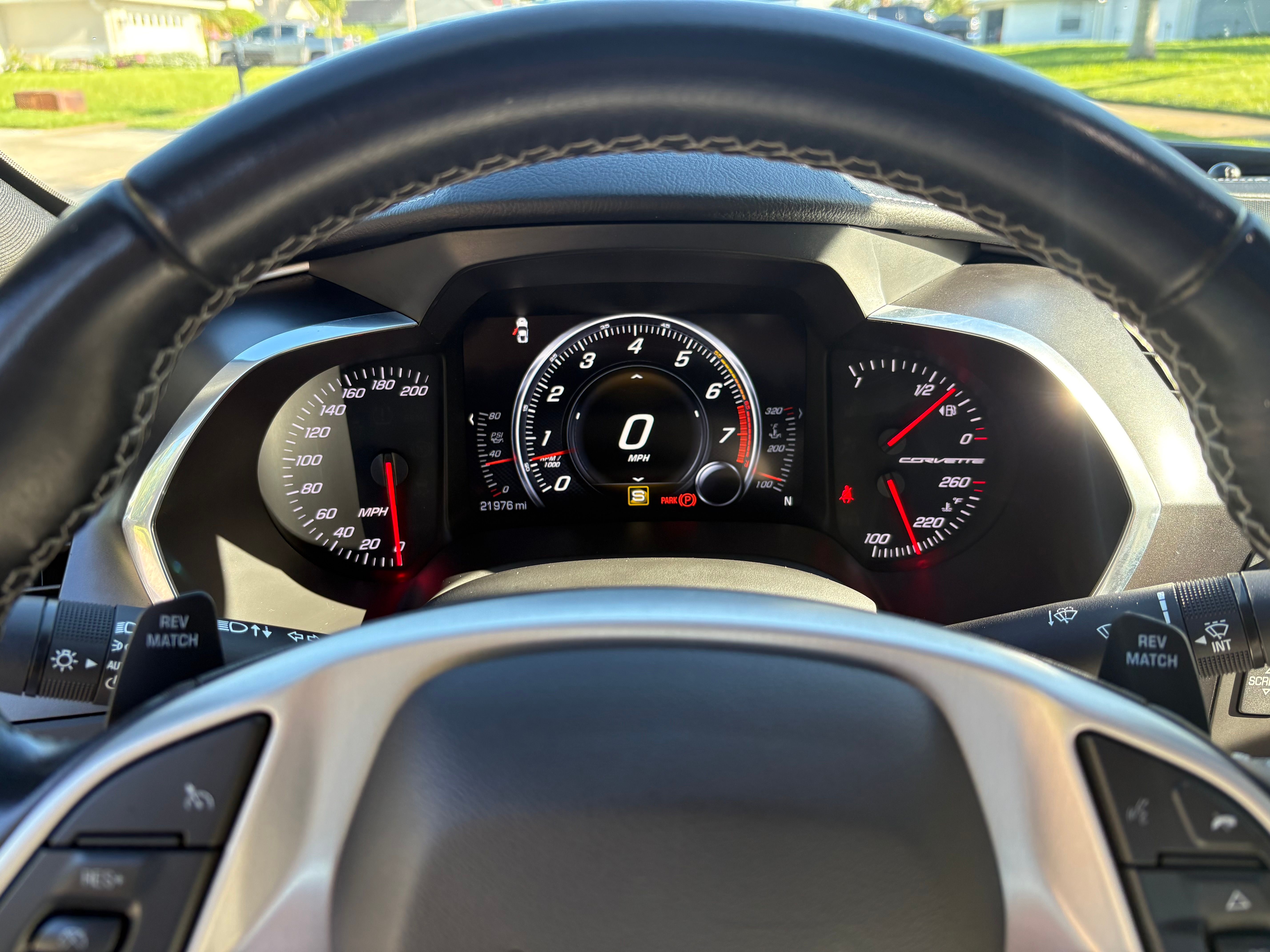 Used 2019 Chevrolet Corvette Stingray Coupe w/ Carbon Flash Badge Package RWD image 4