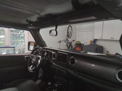Used 2019 Jeep Wrangler Unlimited Sahara AWD/4WD image 12
