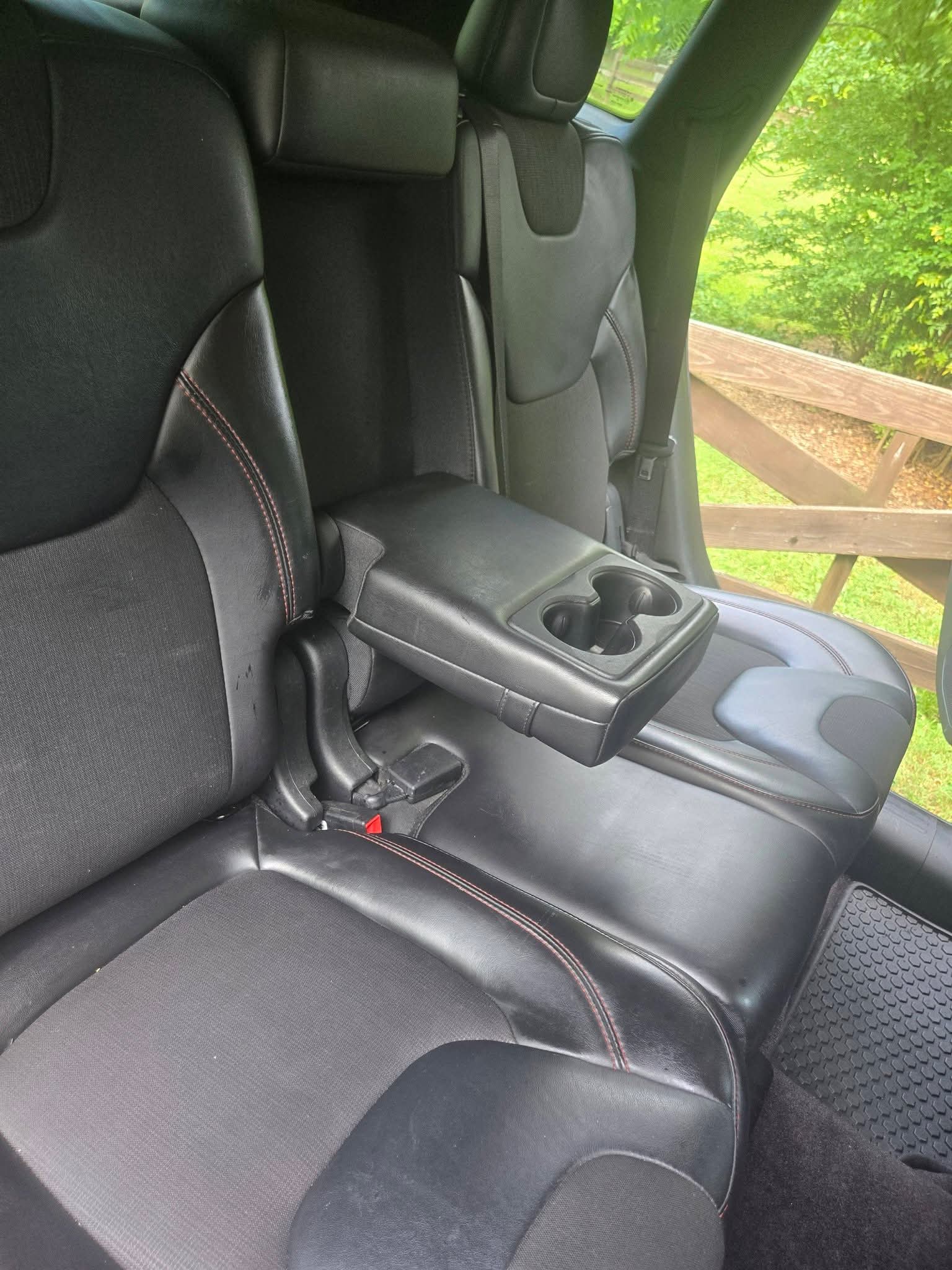 Used 2017 Jeep Cherokee Trailhawk AWD/4WD image 8