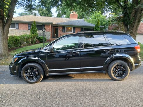 Used 2020 Dodge Journey SE w/ SE Popular Equipment Group FWD image 2