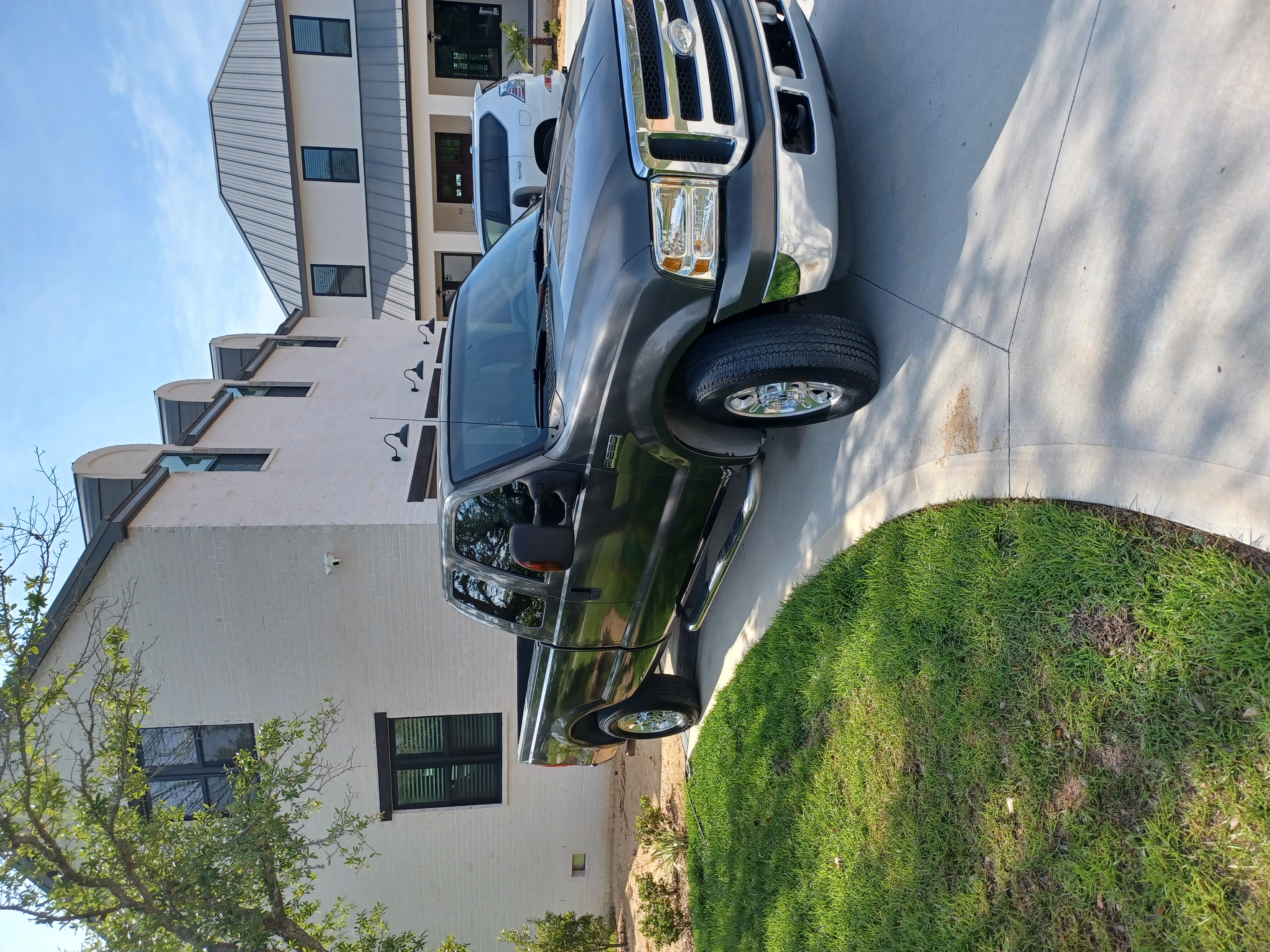 Used 2006 Ford F250 Lariat RWD image 1