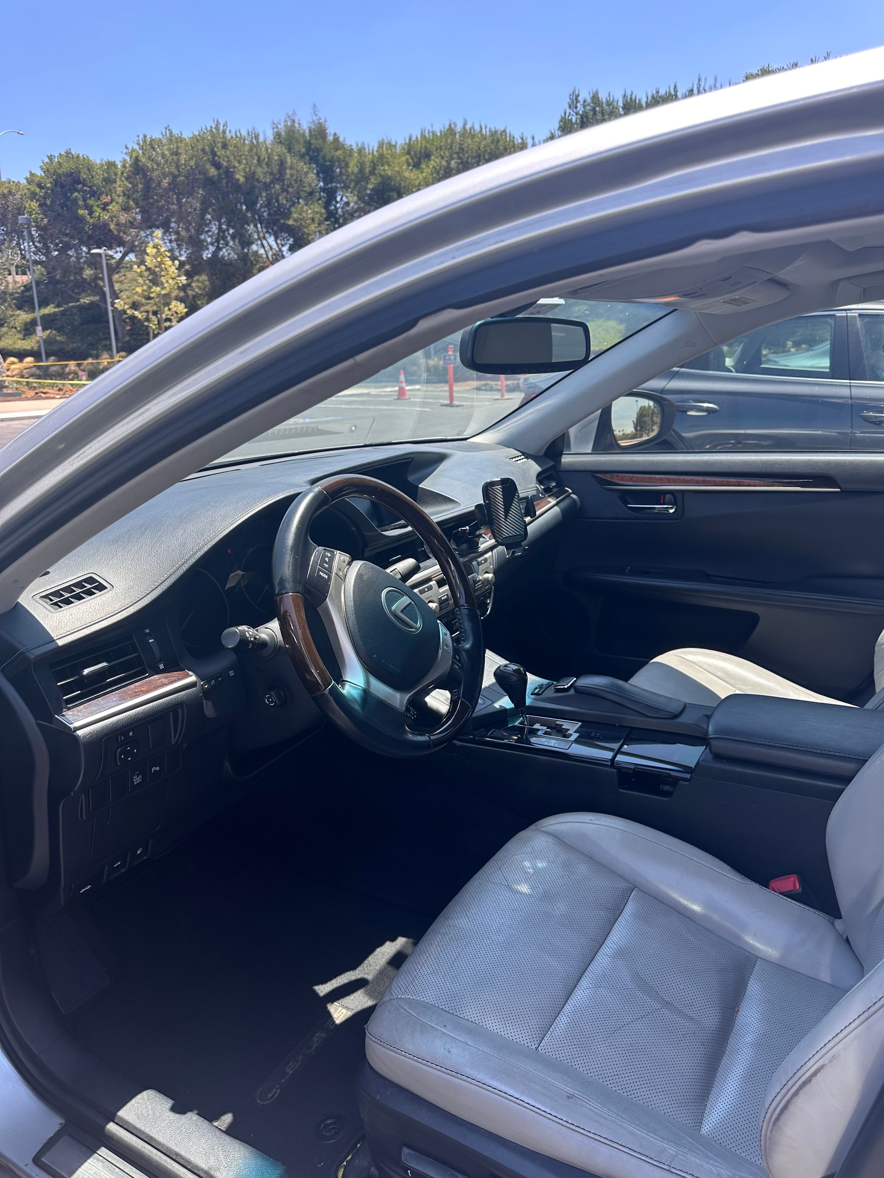 Used 2014 Lexus ES 350 w/ Luxury Package FWD image 1