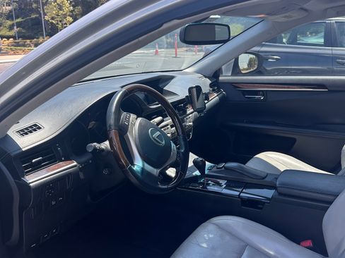 Used 2014 Lexus ES 350 w/ Luxury Package FWD image 1