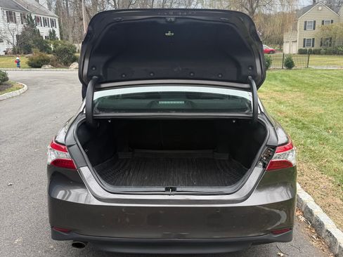 Used 2018 Toyota Camry XLE image 10