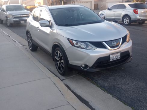 Used 2017 Nissan Rogue Sport SL w/ SL Premium Package image 4