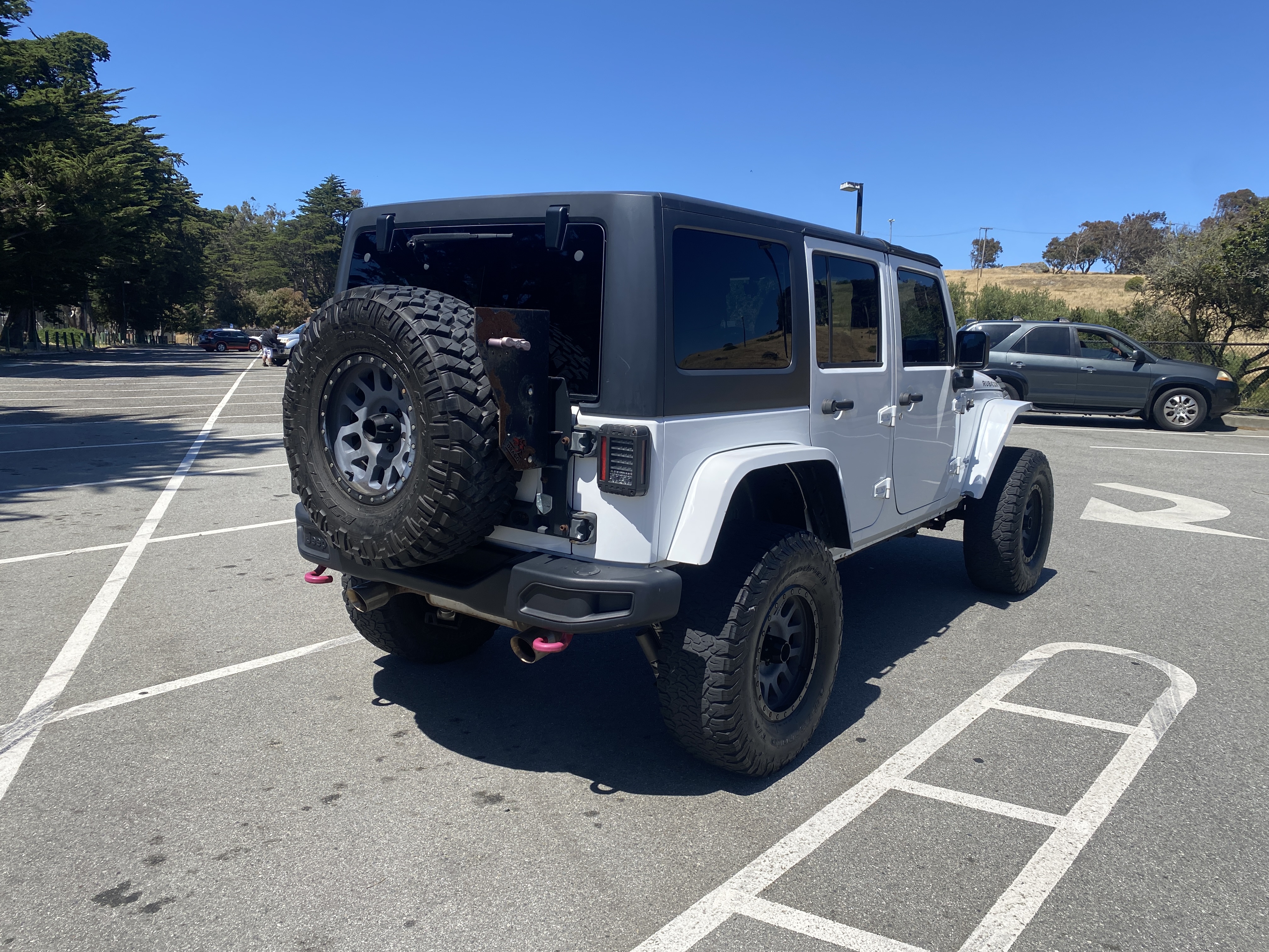 Used 2016 Jeep Wrangler Unlimited Rubicon w/ Connectivity Group AWD/4WD image 4