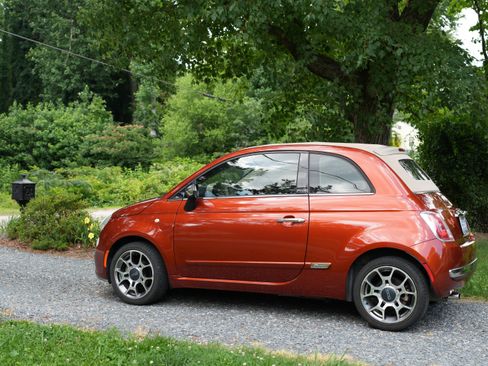 Used 2012 FIAT 500 Lounge w/ Luxury Leather Pkg FWD image 5