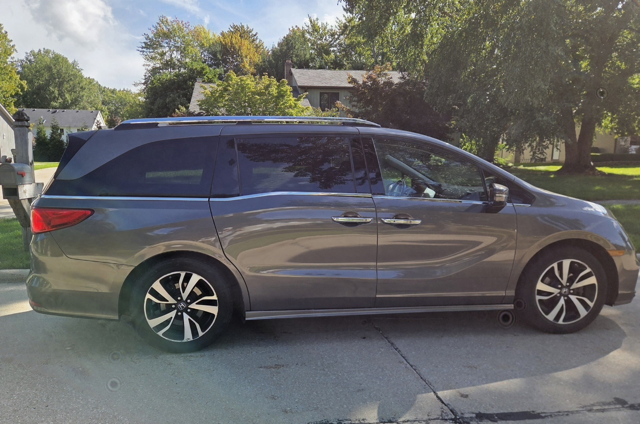 Used 2019 Honda Odyssey Elite image 2