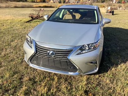 Used 2017 Lexus ES 350 w/ Premium Package