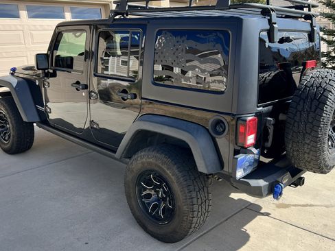 Used 2017 Jeep Wrangler Unlimited Rubicon w/ Connectivity Group image 6