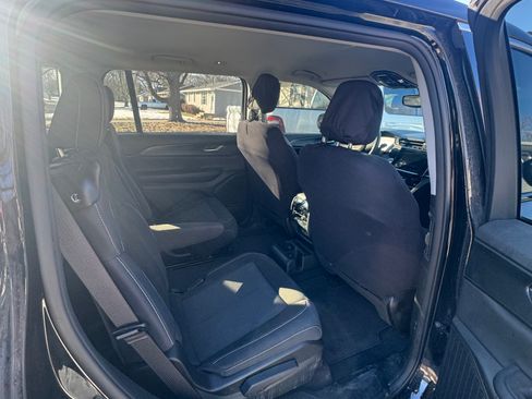 Used 2023 Jeep Grand Cherokee L Laredo image 6