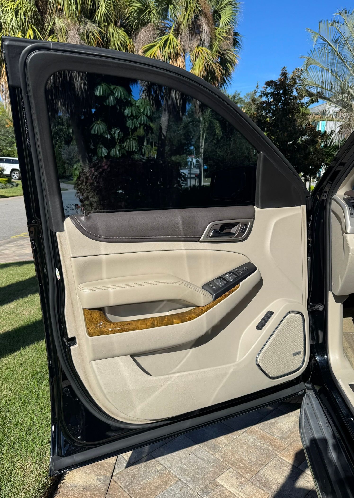 Used 2017 GMC Yukon XL Denali w/ Open Road Package AWD/4WD image 18